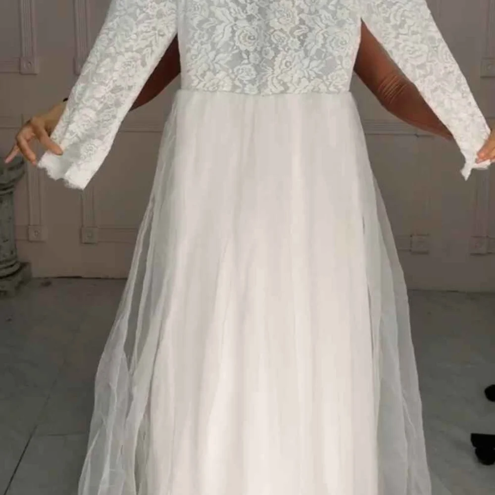 Elegant White Lace Long Sleeve Dress - Picture 4 of 4